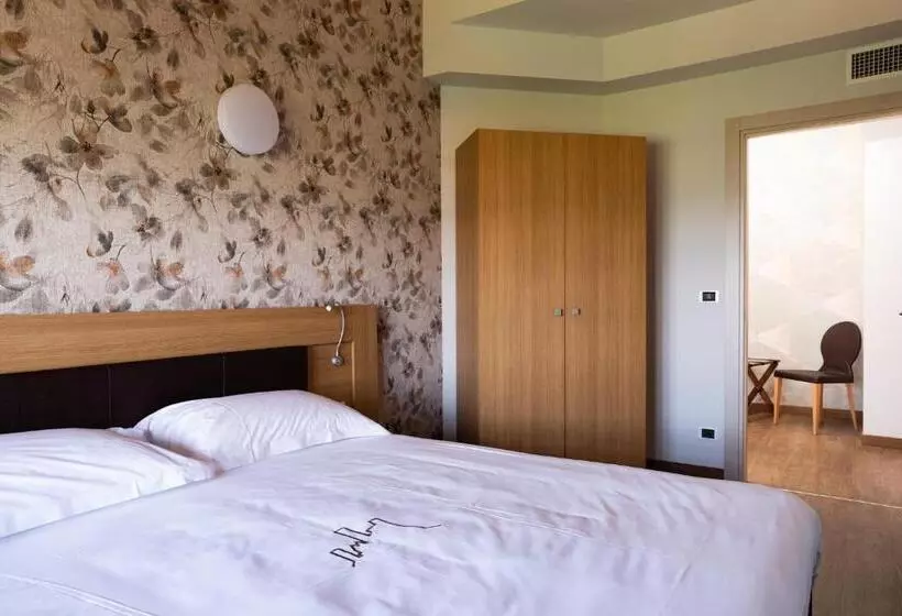 בית מלון כפרי Le Torri   Castiglione Falletto