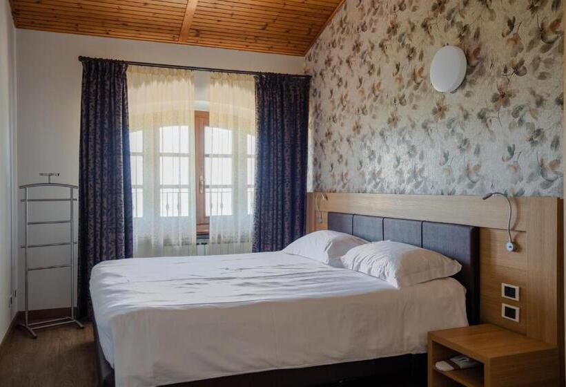 Отель Le Torri Castiglione Falletto