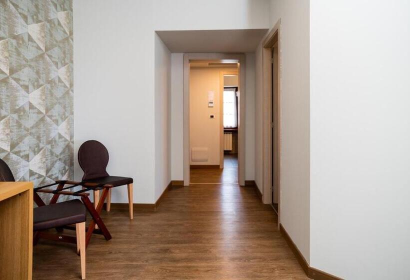 Отель Le Torri Castiglione Falletto