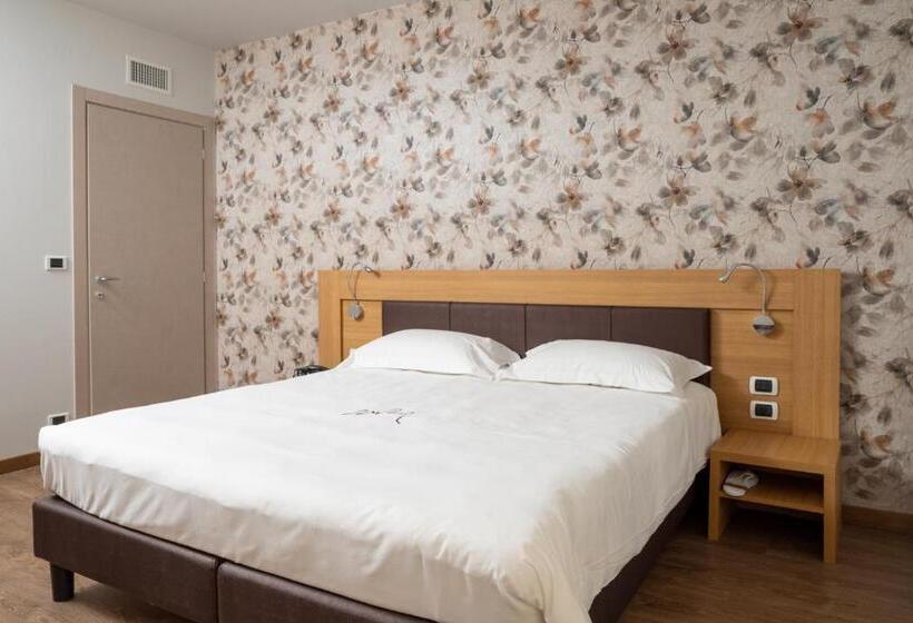 Отель Le Torri Castiglione Falletto