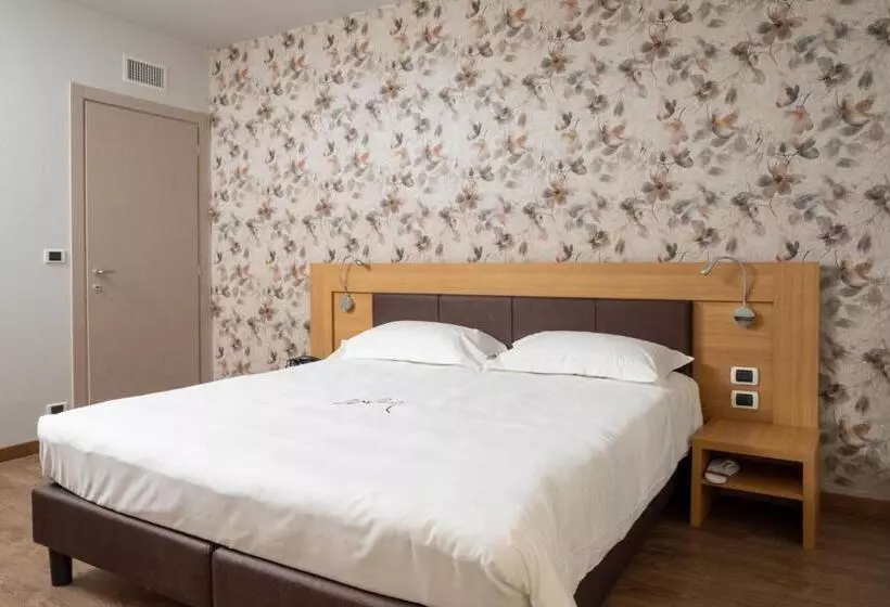 בית מלון כפרי Le Torri   Castiglione Falletto