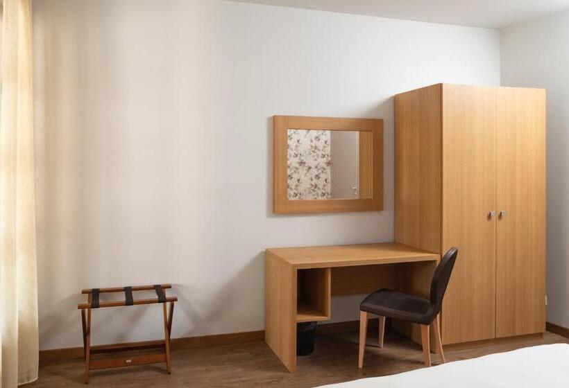 Отель Le Torri Castiglione Falletto