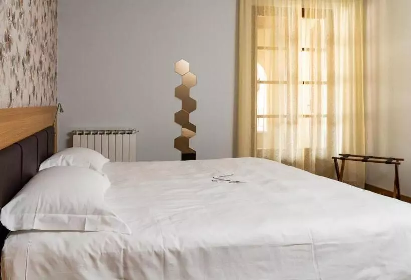 בית מלון כפרי Le Torri   Castiglione Falletto