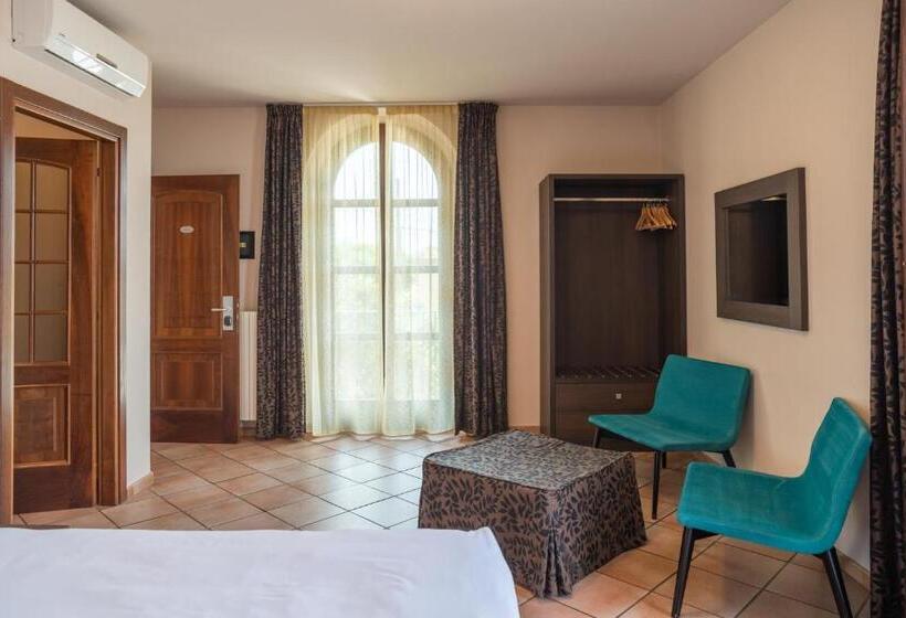 Отель Le Torri Castiglione Falletto