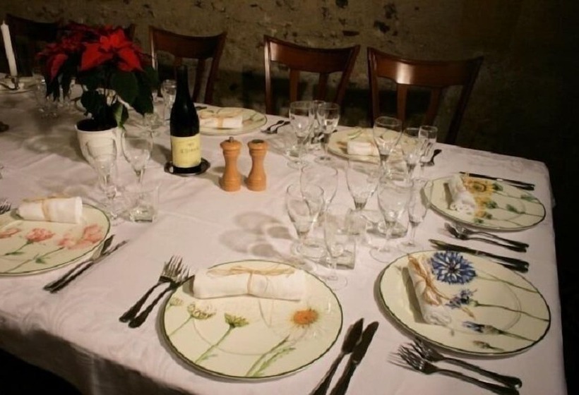 호텔 Logis Auberge Le Colombien   Hôtel Et Restaurant