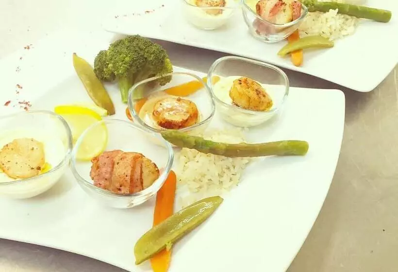 Logis Hotel Restaurant Le Vedaquais