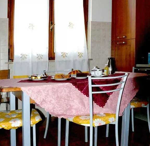 تختخواب و صبحانه Il Giardino Di Venere