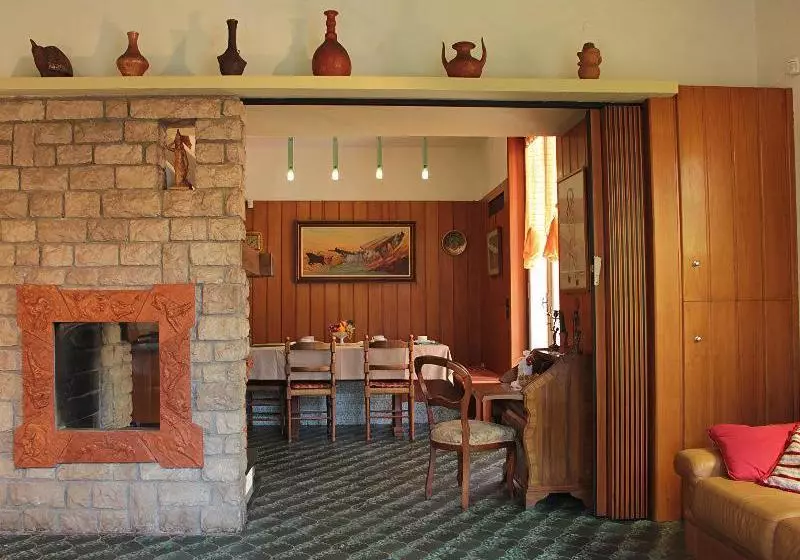 Aamiaismajoitus (B&B) Villa Mirella