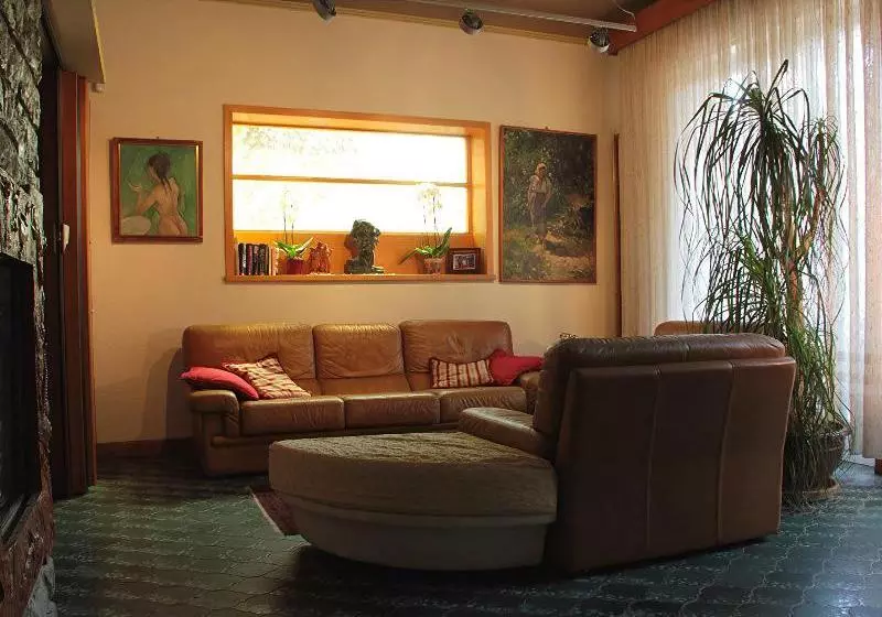 Aamiaismajoitus (B&B) Villa Mirella