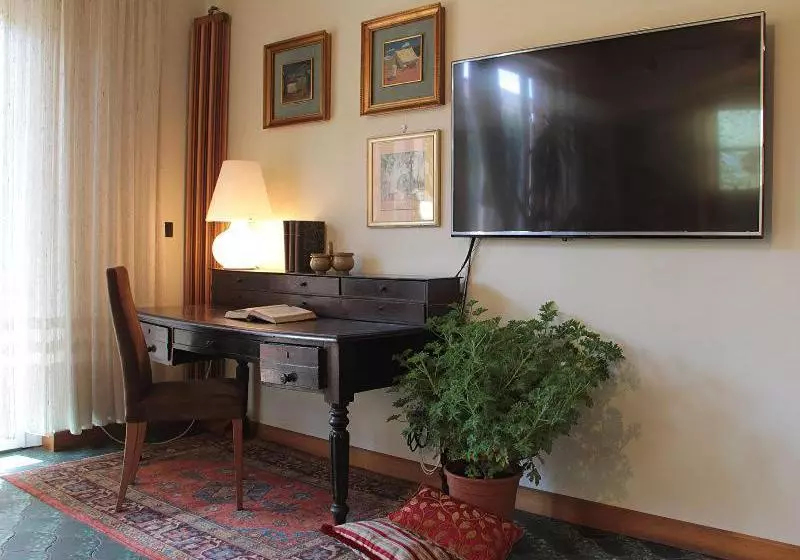 Aamiaismajoitus (B&B) Villa Mirella