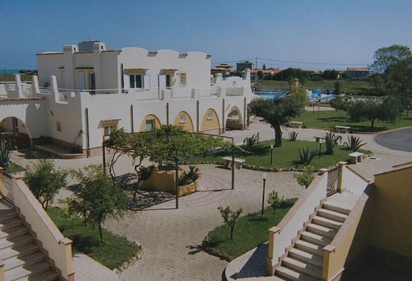 住所  Villaggio Turistico Le Meridiane