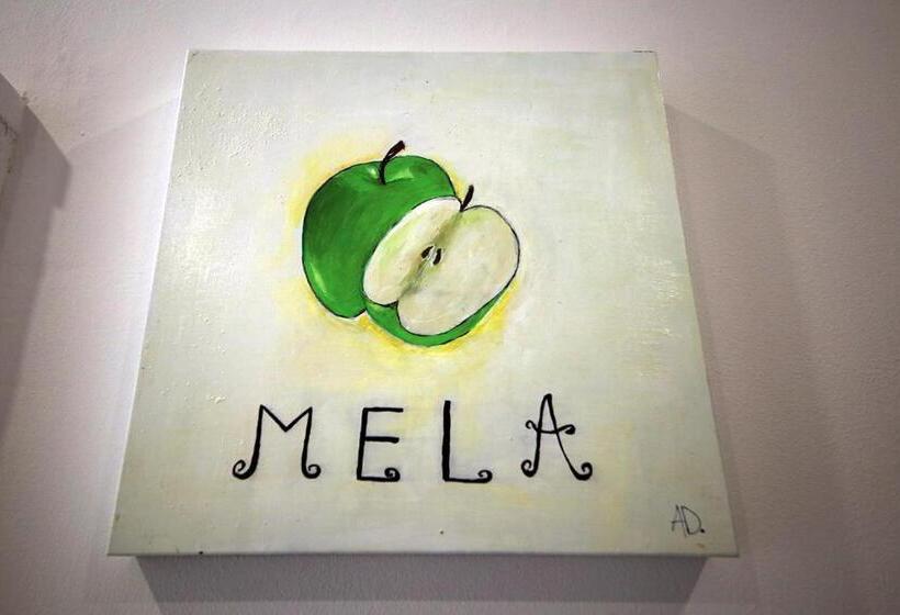 تختخواب و صبحانه La Piazzetta