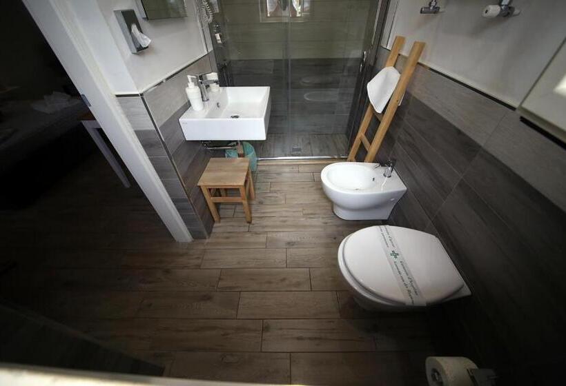 تختخواب و صبحانه La Piazzetta