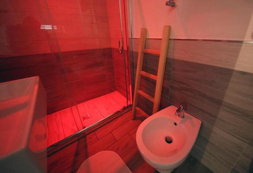 تختخواب و صبحانه La Piazzetta