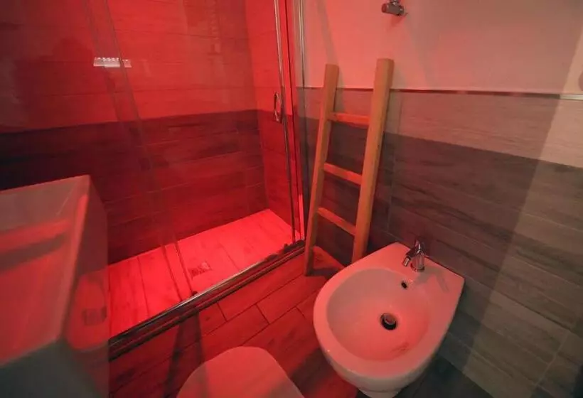 تختخواب و صبحانه La Piazzetta