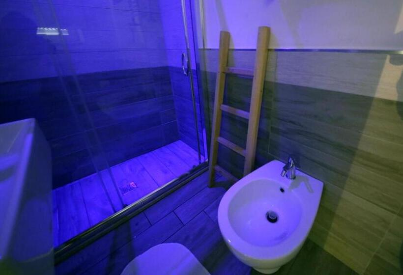 تختخواب و صبحانه La Piazzetta