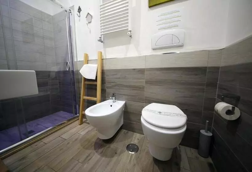 تختخواب و صبحانه La Piazzetta