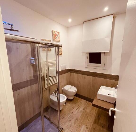 تختخواب و صبحانه La Piazzetta