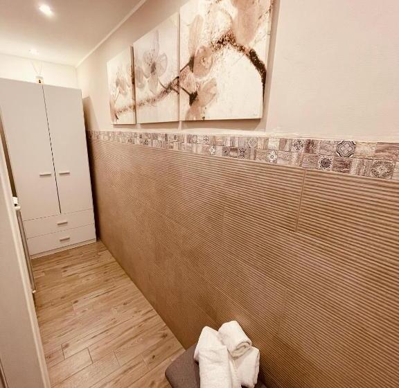 تختخواب و صبحانه La Piazzetta