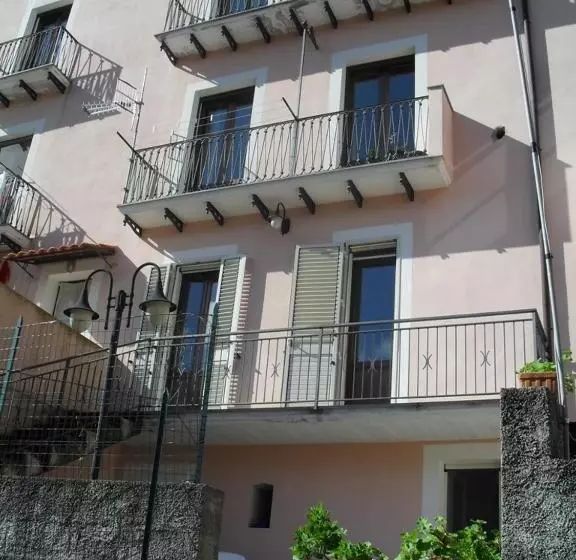 ホテル B&b Montemare