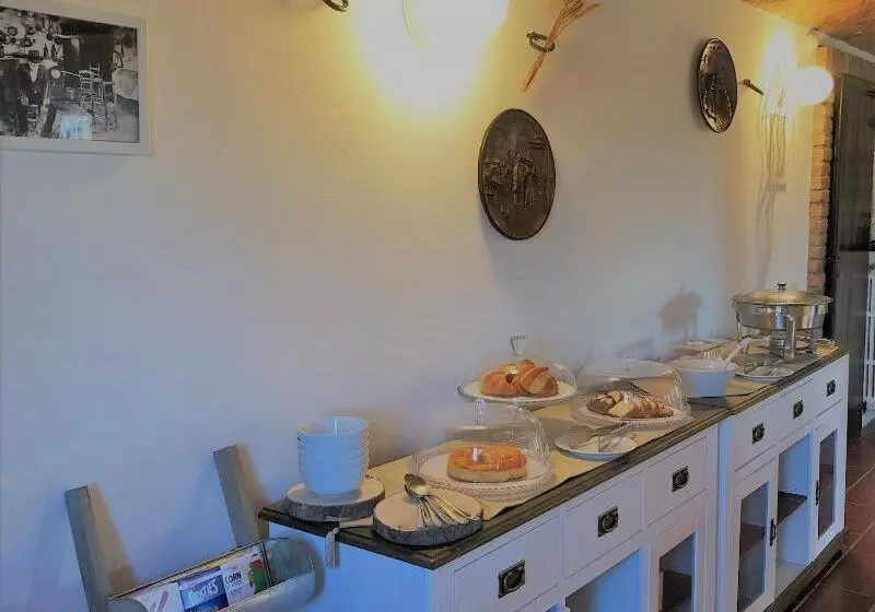 ベッドアンドブレックファースト Il Contado   Room And Breakfast