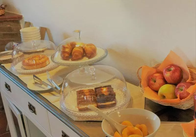 ベッドアンドブレックファースト Il Contado   Room And Breakfast