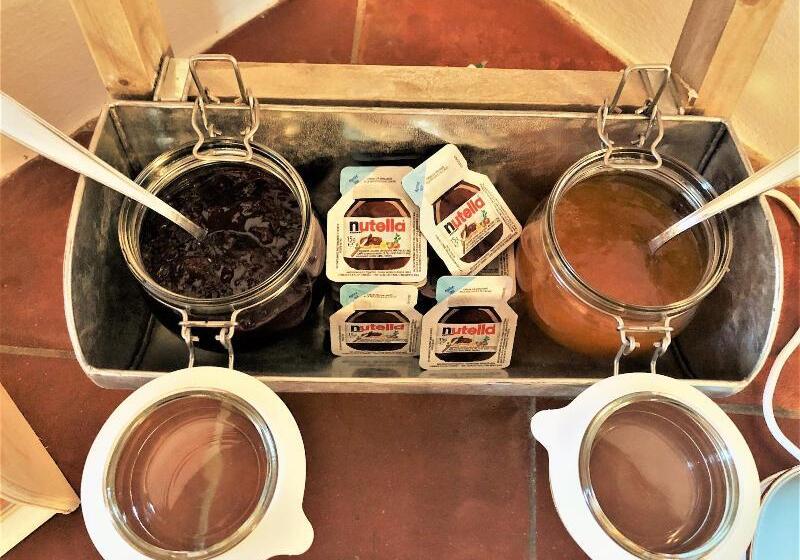 Bed and Breakfast Il Contado Room And Breakfast