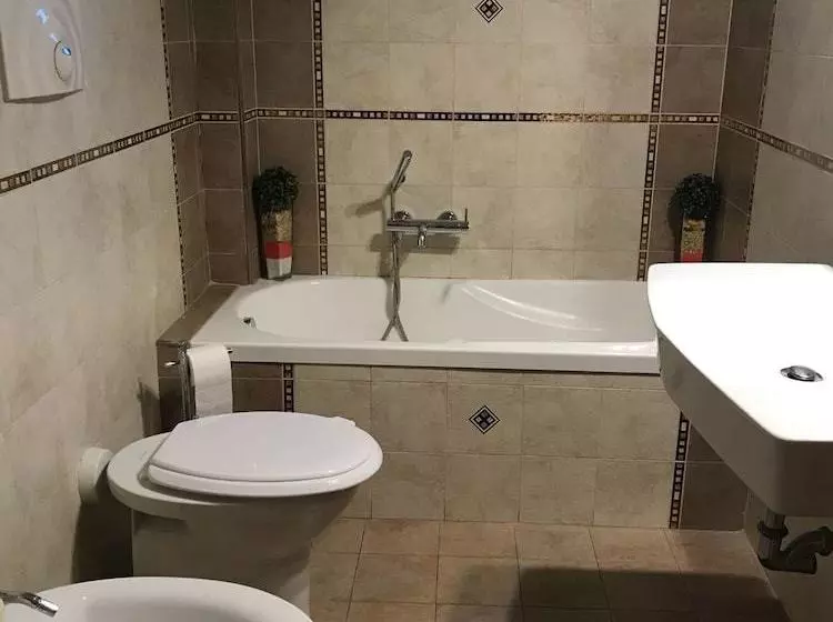 پانسیون Family And Friends