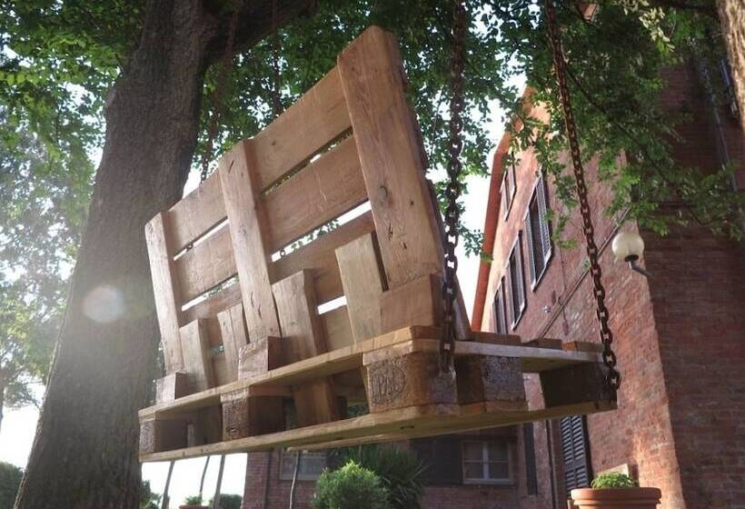 Tuscany Working Hostel