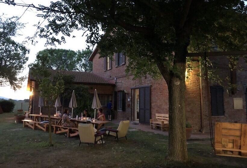 Tuscany Working Hostel