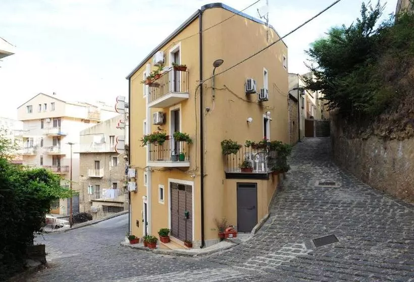 Aamiaismajoitus (B&B) La Regina Di Saba