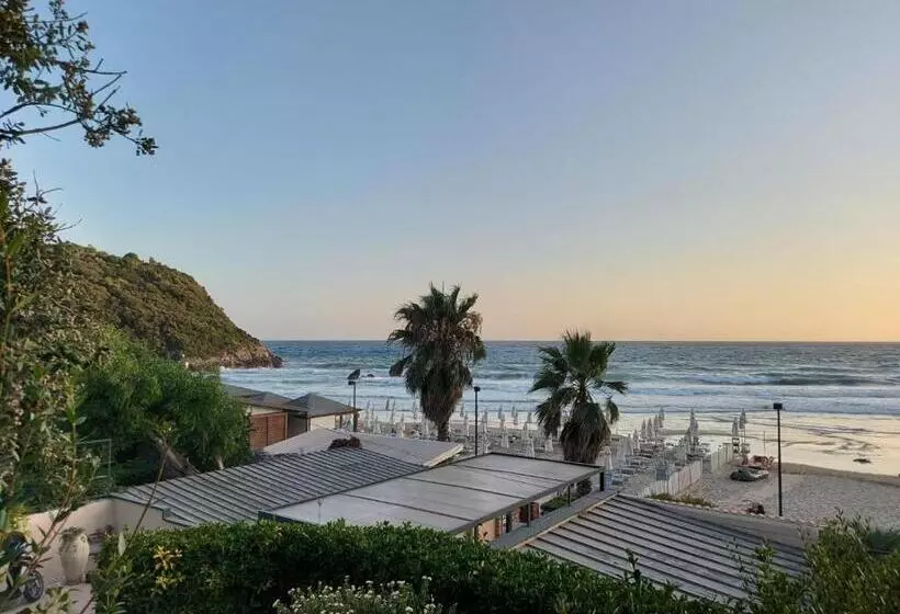 Hotelli Albergo Ristorante Bar Pizzeria La Lanterna