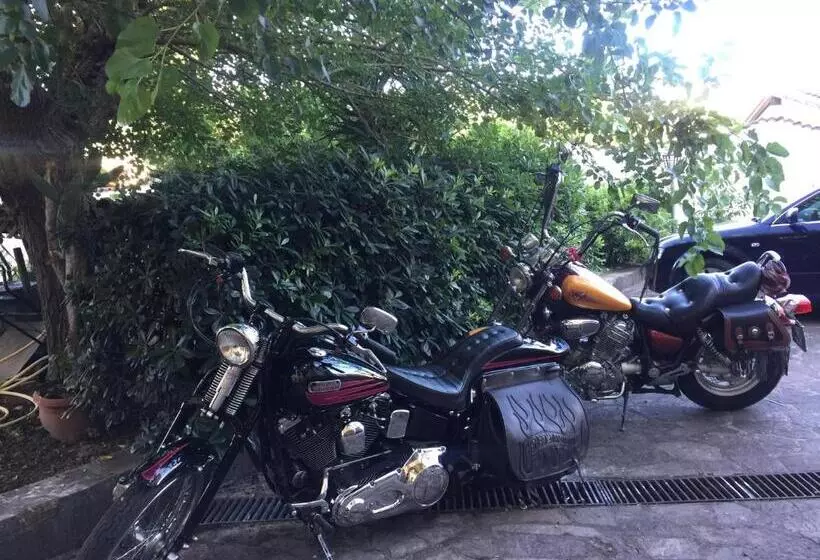 Hotelli Albergo Ristorante Bar Pizzeria La Lanterna