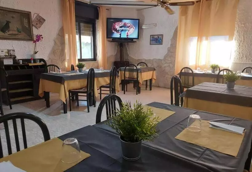 Hotelli Albergo Ristorante Bar Pizzeria La Lanterna