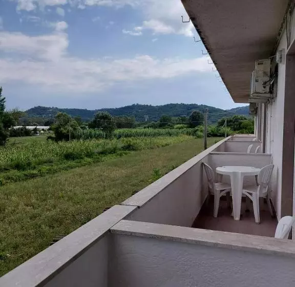 Hotelli Albergo Ristorante Bar Pizzeria La Lanterna