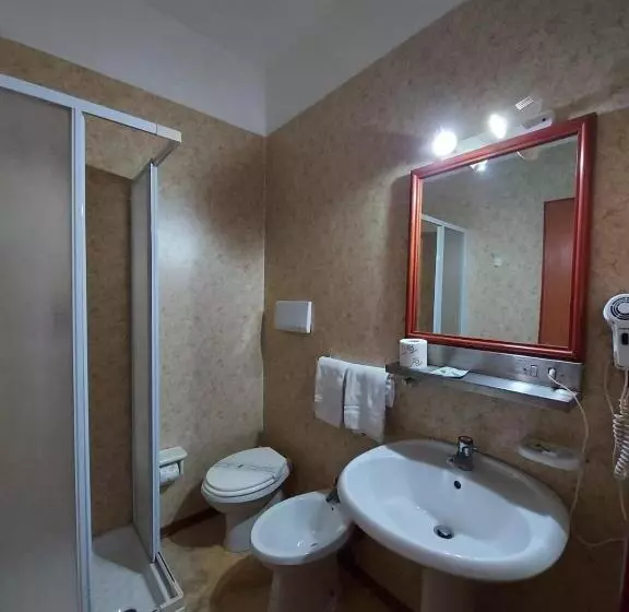 Hotelli Albergo Ristorante Bar Pizzeria La Lanterna