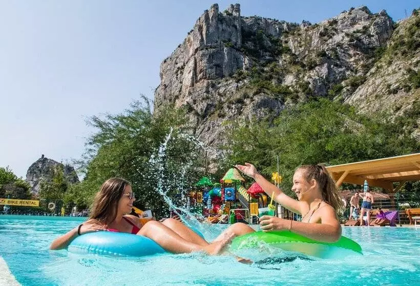 هتل Camping Zoo