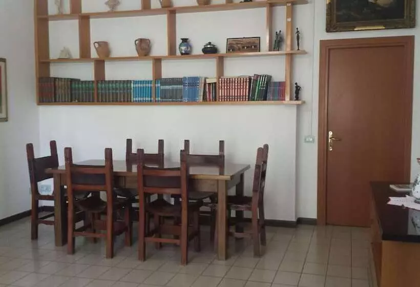 Hostelli Villa Dei Butteri   Aprilia