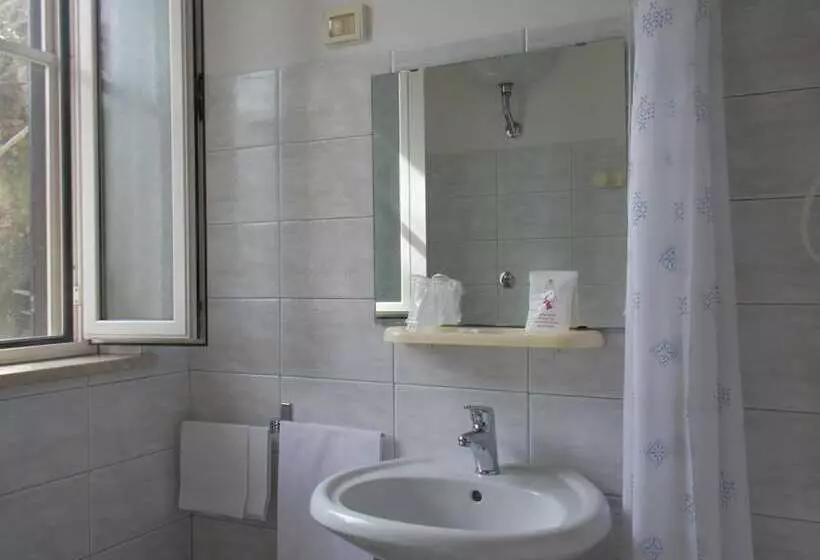 Hostelli Villa Dei Butteri   Aprilia