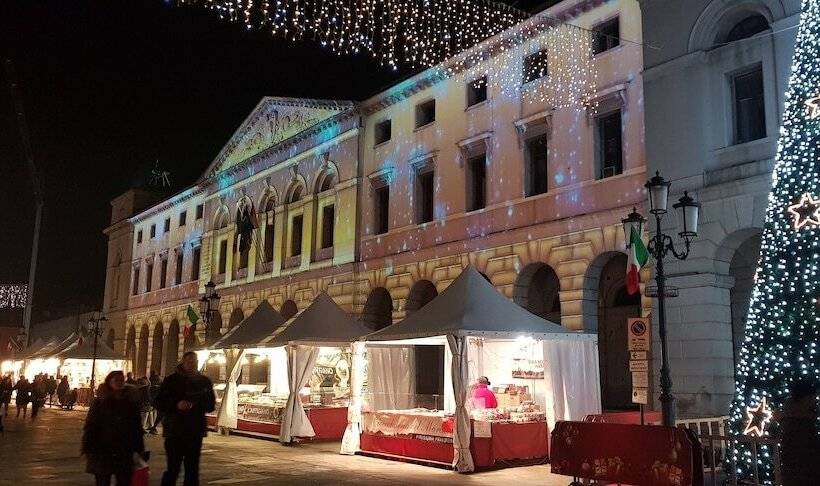 تختخواب و صبحانه Ca  Dell Angelo