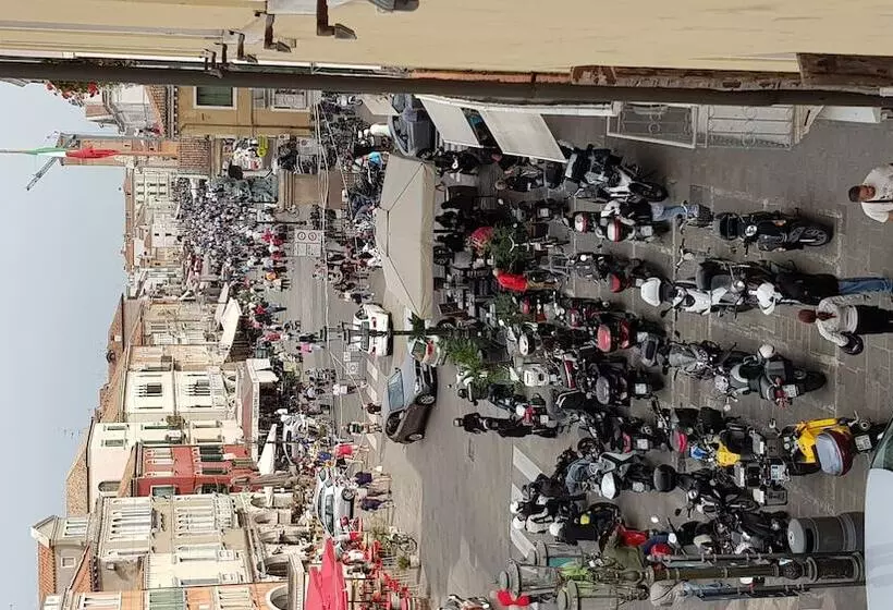 تختخواب و صبحانه Ca  Dell Angelo