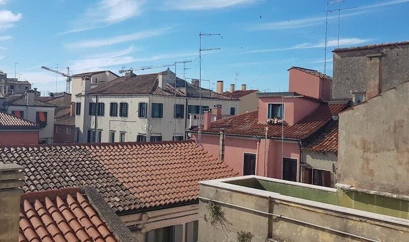 تختخواب و صبحانه Ca  Dell Angelo