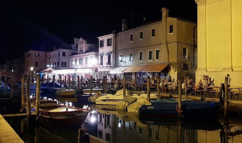 تختخواب و صبحانه Ca  Dell Angelo