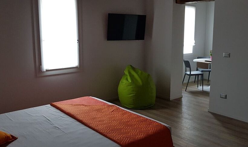 تختخواب و صبحانه Ca  Dell Angelo