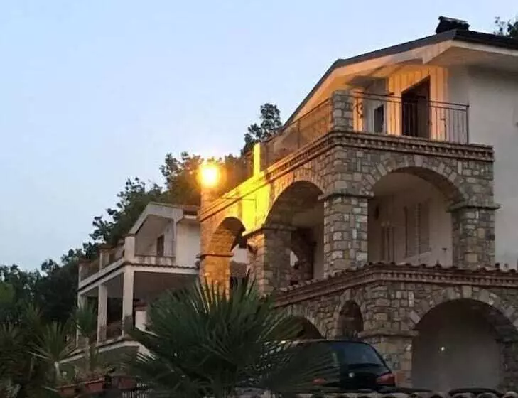 تختخواب و صبحانه Ruben Holiday