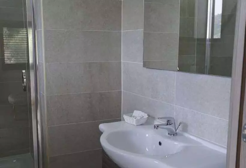 تختخواب و صبحانه Ruben Holiday