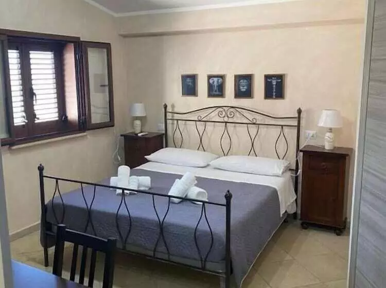 تختخواب و صبحانه Ruben Holiday