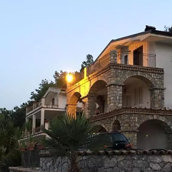 تختخواب و صبحانه Ruben Holiday