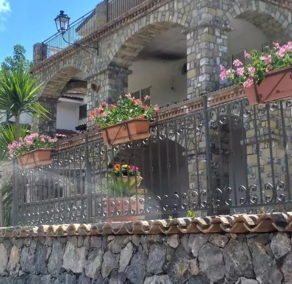 تختخواب و صبحانه Ruben Holiday