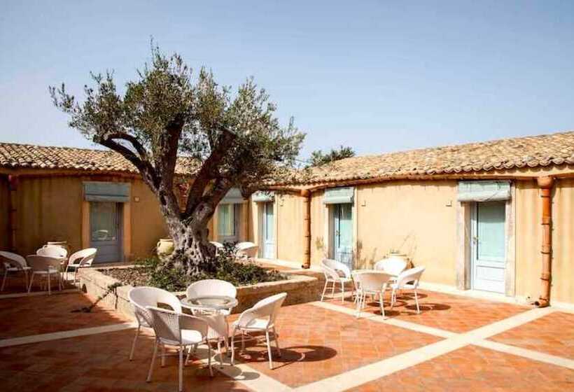 בית מלון כפרי Avola Antica